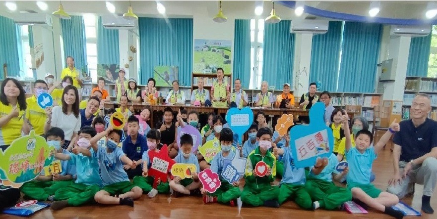 嘉義縣梅山鄉博學多聞贈書暨輪書