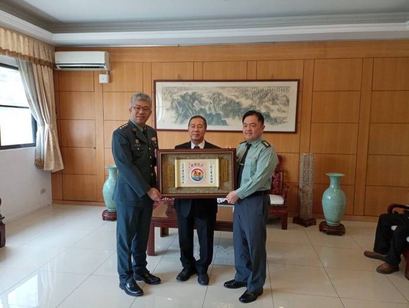 張首都理事長榮獲北部地區後備指揮部113年模範父親表揚，