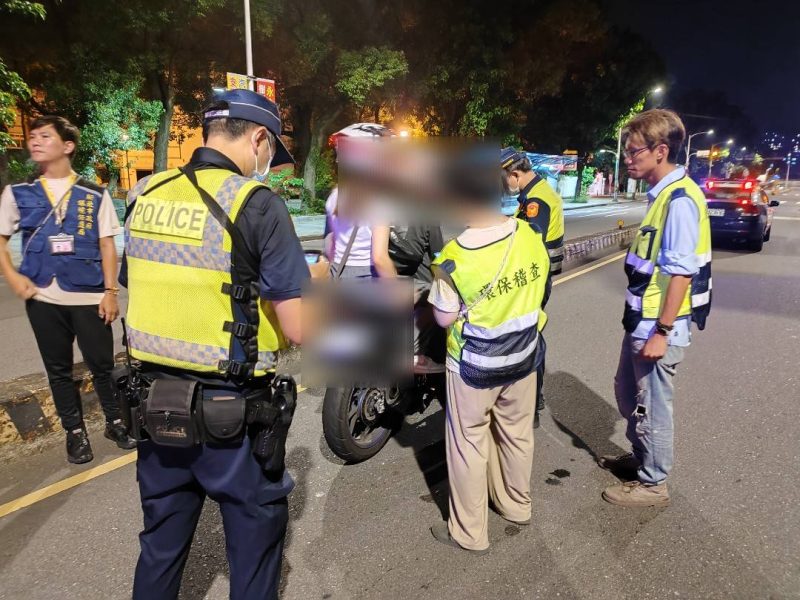 快樂暑假收心 板橋警擴大臨檢結合環保局強力打擊噪音及改裝車