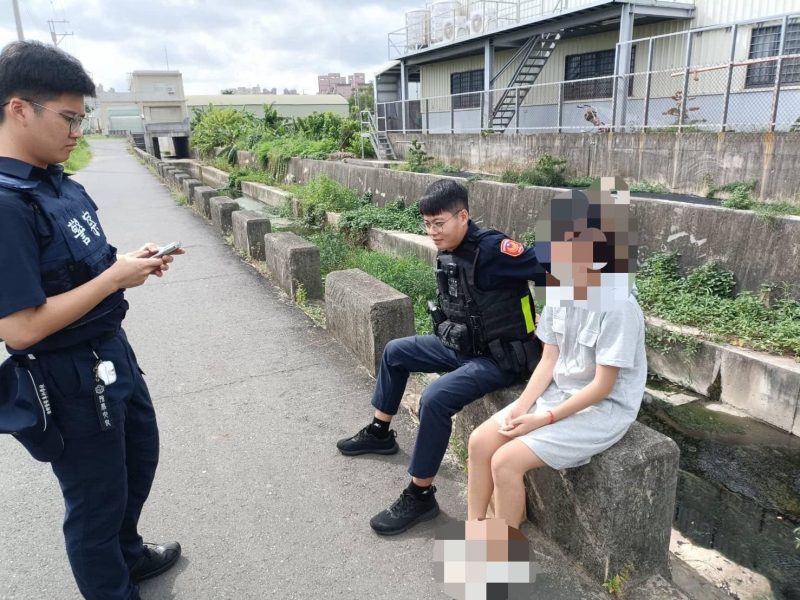 少女為情所困獨坐溝渠旁 永康警開導協助返家阻憾事