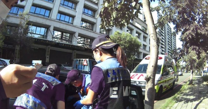 大橋派出所員警神救援！永康警發揮從警直覺反應 成功幫助老翁保住性命