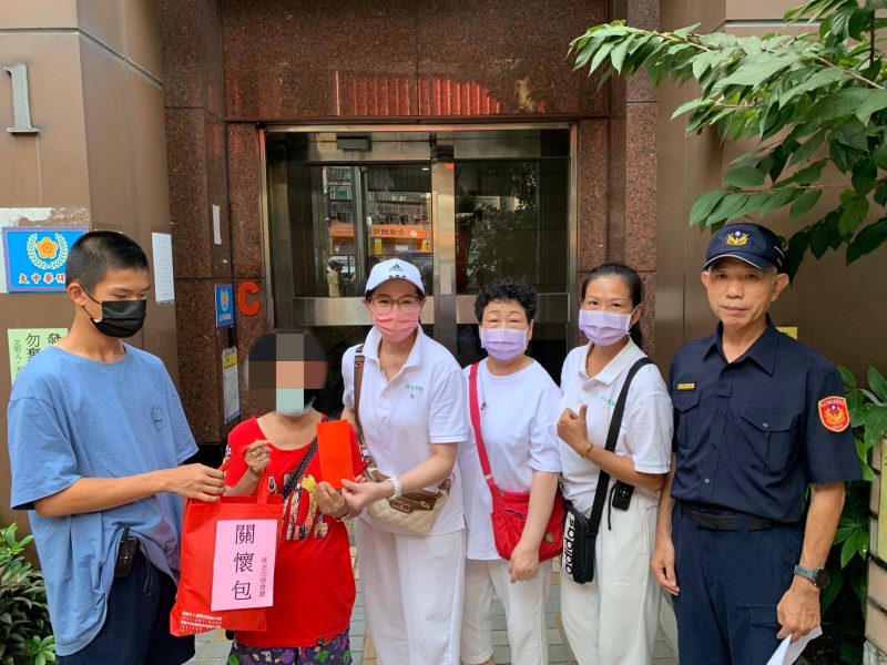 布萊克建設股份有限公司愛心不落人後 土城警搭起愛心橋梁