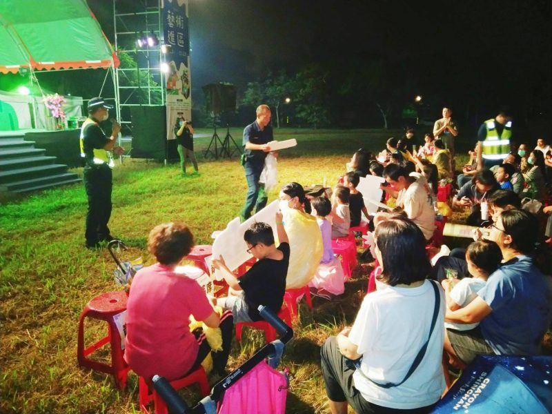 藝術進區兒童劇場在東山 白河警人車安維及反詐宣導