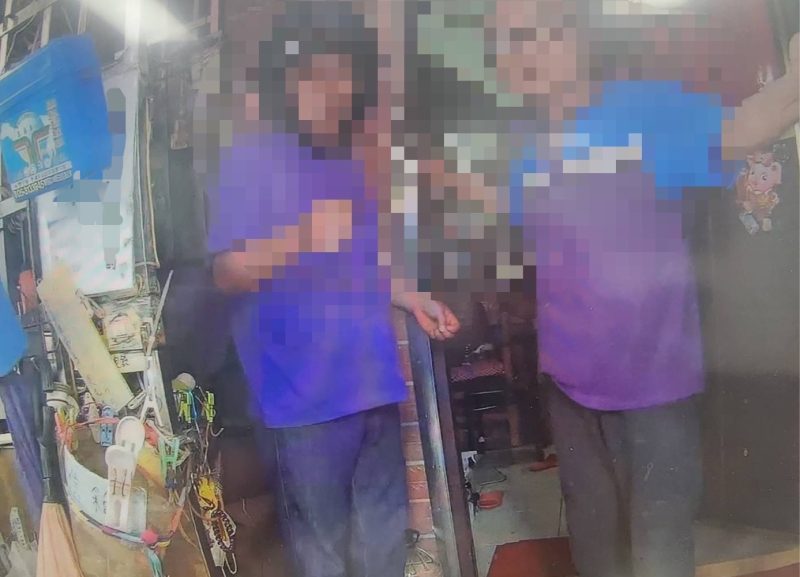 老翁戴安全帽走路中 永康員警暖心助尋親