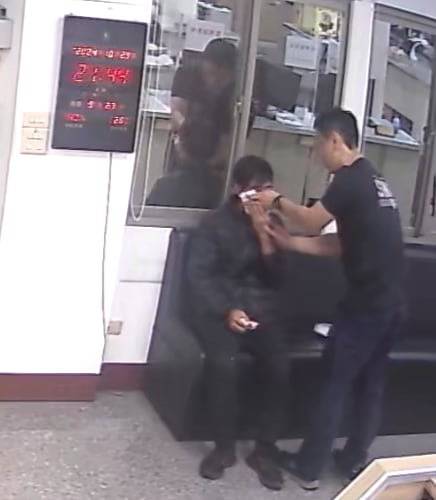 男子跌倒受傷流血急求助   暖警出手止血護民安全