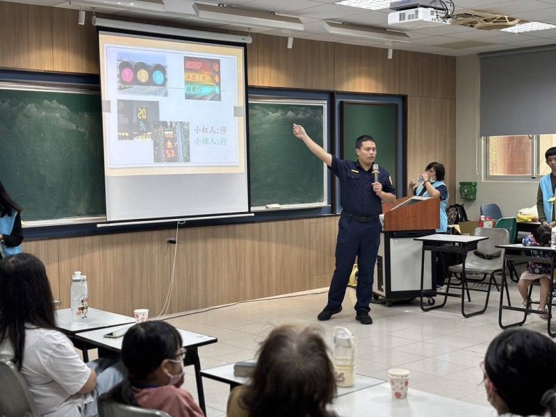 永康警馬不停蹄 積極宣導微型電動二輪車新法作為