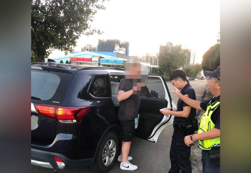 臺中港警深夜守望發現路倒船員 貼心服務不分國籍