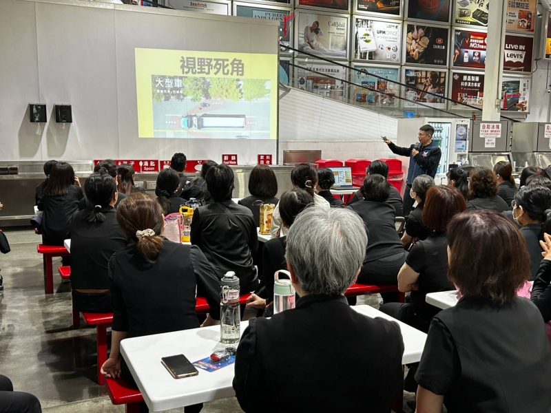 關心員工通勤安全 南警交通大隊宣導團前往好市多交安宣導