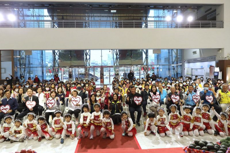 嘉市頒獎表揚戒菸服務、流感疫苗績優機構及衛生保健績優志工 健康有您+1