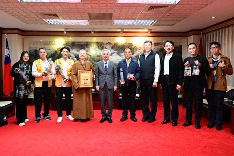 佛光山泰山禪淨中心贈臘八粥 慰勞警察同仁辛勞