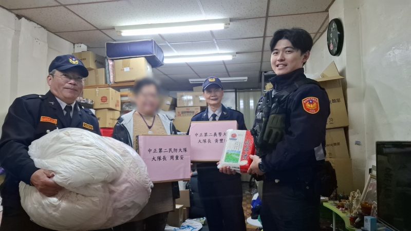 中正二員警主動發掘弱勢 轉介民防 義警送上溫暖與關愛
