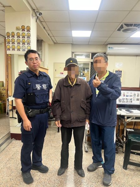 迷途翁寒流險失溫 暖心永康警助團圓