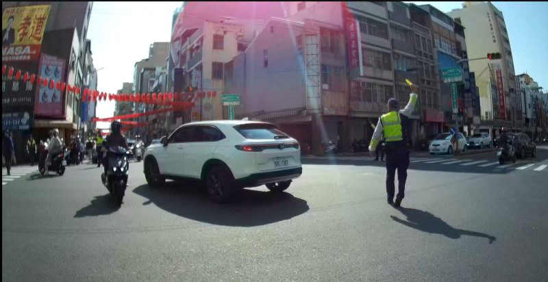 初一走春拜拜 首廟天壇湧人潮 南警二分局交通疏導平安行