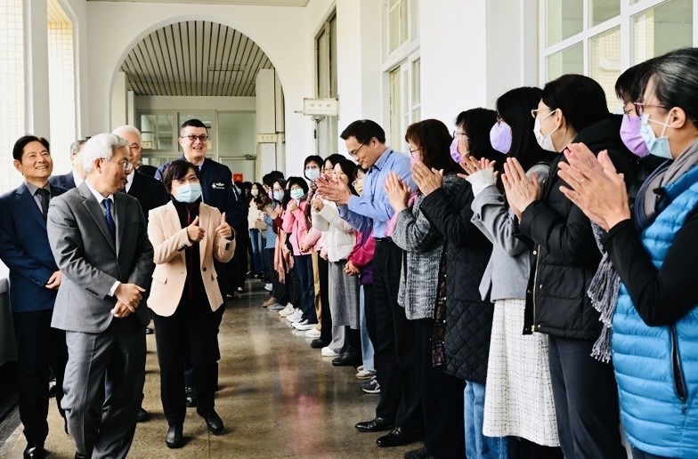 金蛇喜迎春-內政部劉部長世芳蒞臨警政署拜年 感謝全體警察同仁辛勞