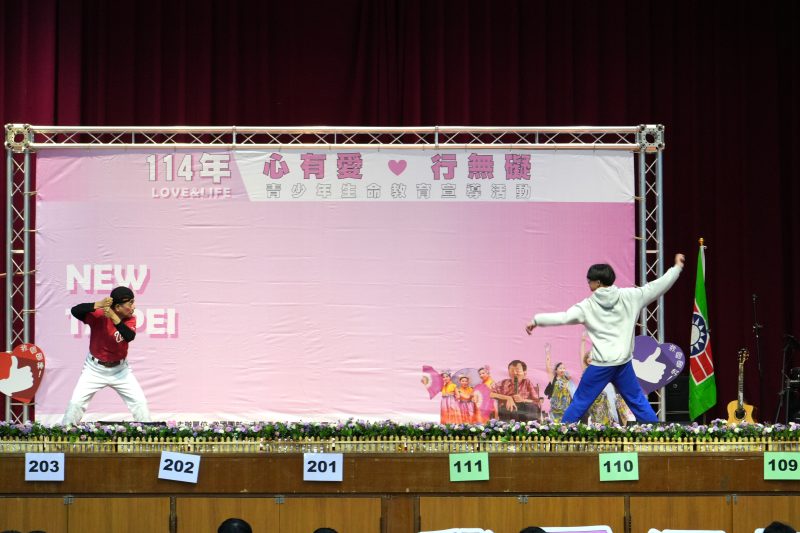 混障綜藝團生命教育饗宴 身體力行感動永平高中師生