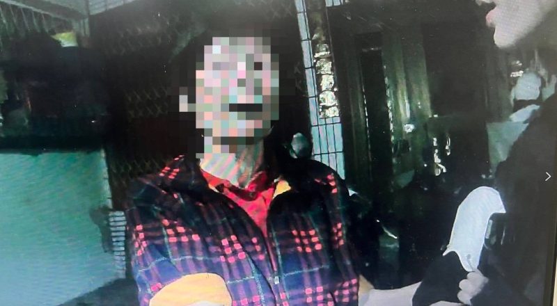 婦突發不適 路倒急返家 警機警上門助送醫急救