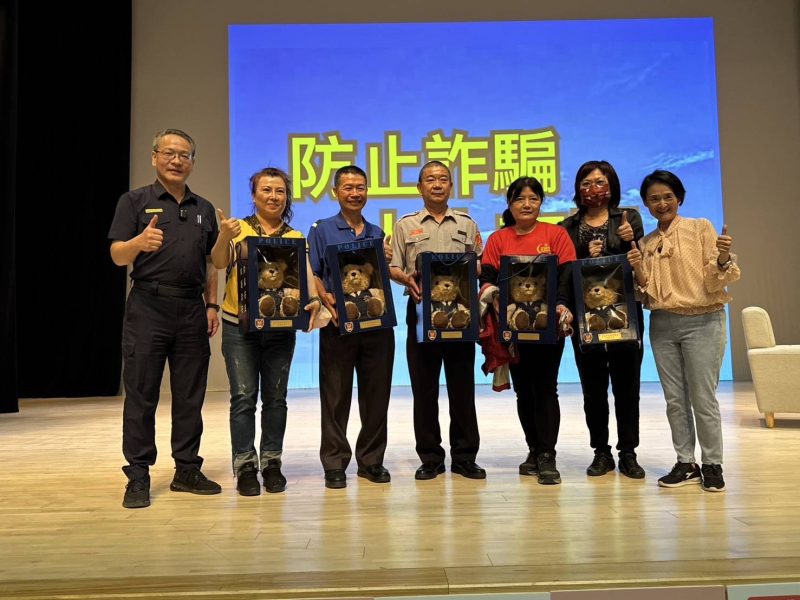 防詐大使譚艾珍女士宣導巡迴列車 蒞臨永康區社教中心 攜手永康警分局 永康區公所防詐宣導