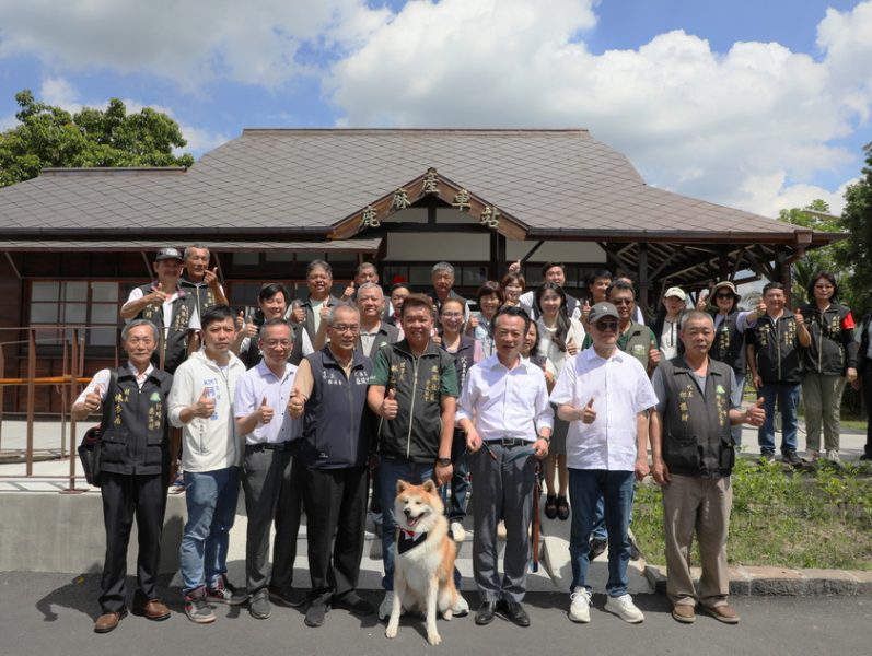 阿里山林鐵鹿麻產車站整修完工 秋田犬「波吉」化身百年車站實習站長