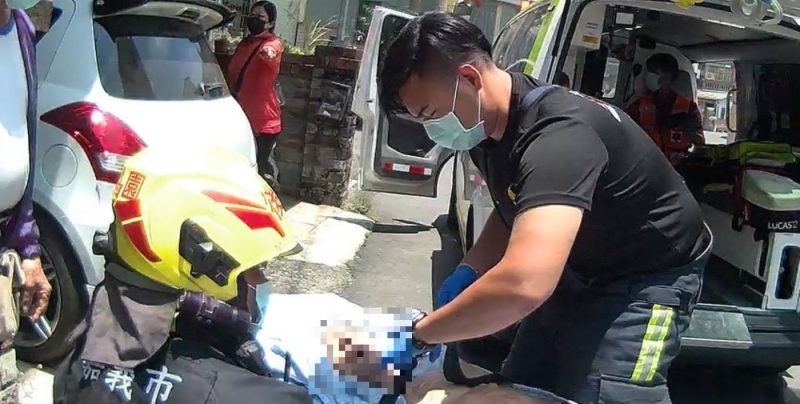 獨居長者無人應門 後湖警消破門即時救援