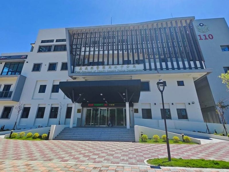 颱風夜突發停電  朴警即刻救援協助氧氣機即將停機長者就醫