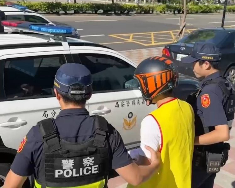 朴子警汽車旅館攻堅  逮捕娃娃機連續竊犯起出槍彈