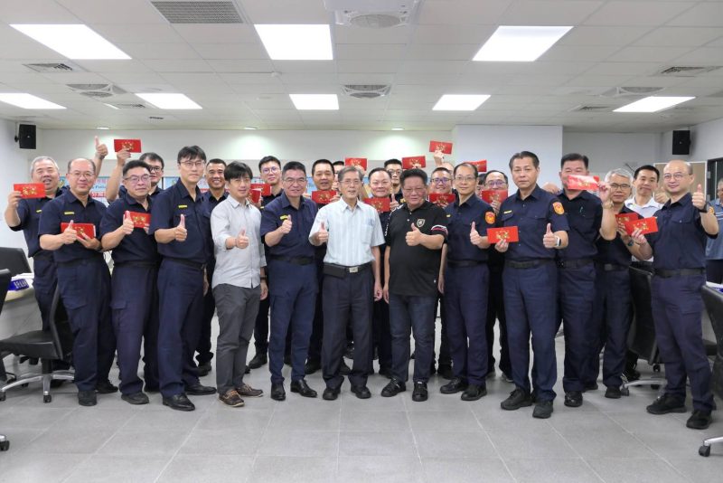 永康警慶祝父親節致贈全聯禮券 不只付清也期許同仁返家探望父親