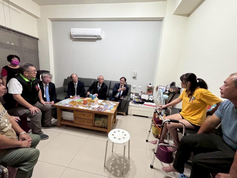 法務部鄭部長南下 關懷受災馨生案家