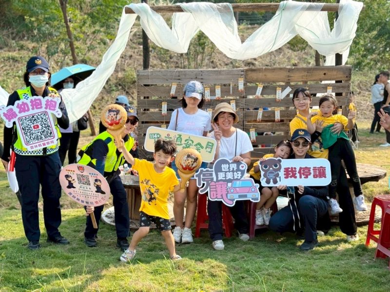 西螺七崁武術嘉年華人潮湧現西螺分局加強疏導並宣導交通安全及防詐意識