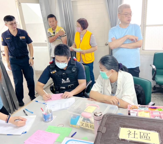 守護員警健康　北港衛生所為警接種流感疫苗