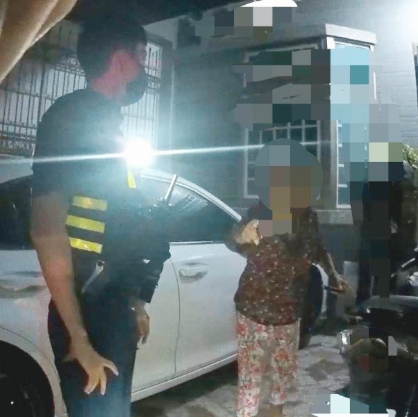 深夜迷路不孤單 斗六公正警暖心守護