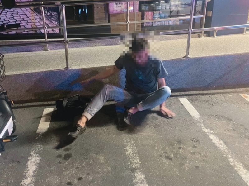 酒醉男子倒臥停車格　斗南警方深夜即時協助返家