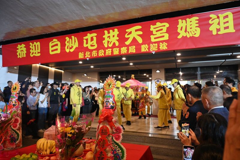 白沙屯媽祖駕臨新北警局 警祈福護佑治安與交通平安