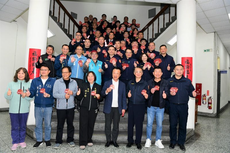 嘉義縣縣長率隊慰問  警力民力寒冬暖心